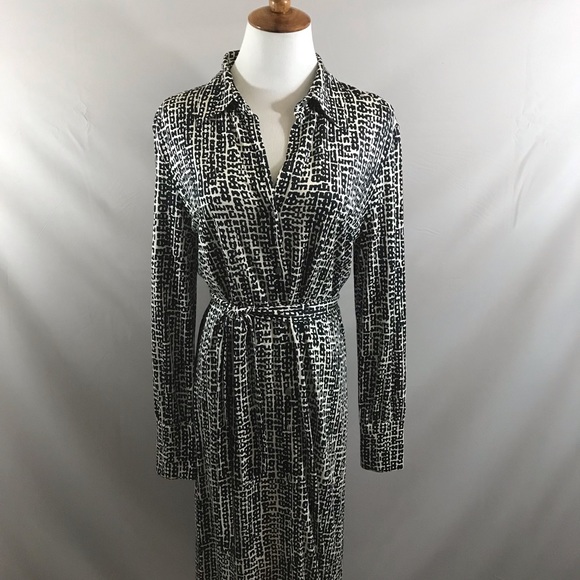 Dresses & Skirts - Banana Republic silk blend long button down dress